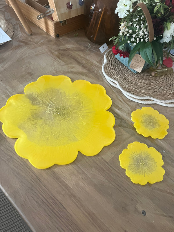 Plateau et ses deux sous verres assortis jaune - élégance moderne