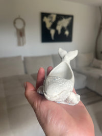 Pot décoratif baleine en jesmonite — vue 3
