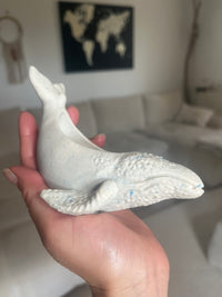 Pot décoratif baleine en jesmonite — vue 6