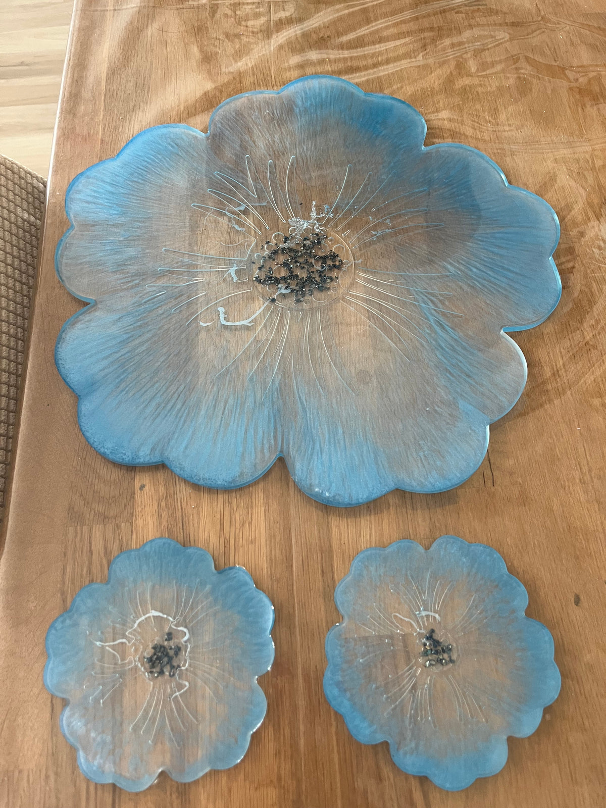 Plateau et ses deux sous verres assortis bleu clair - élégance moderne